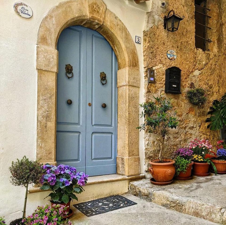 Facade/entrance, Spring