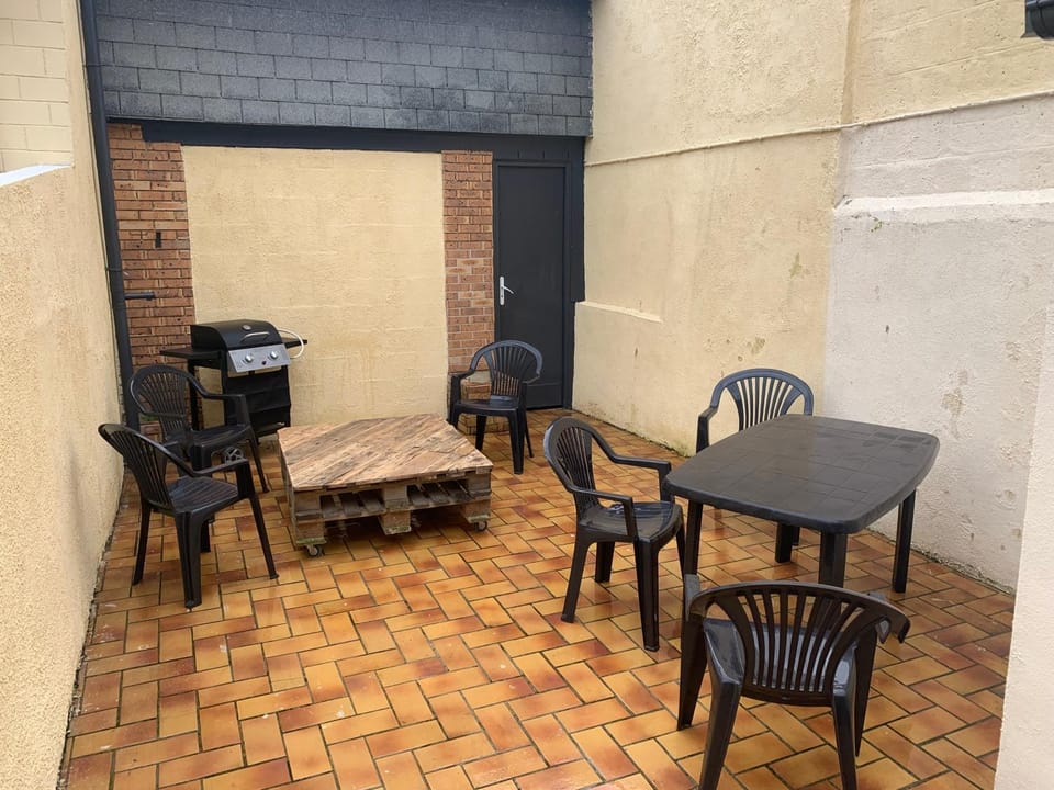 BBQ facilities, Dining area