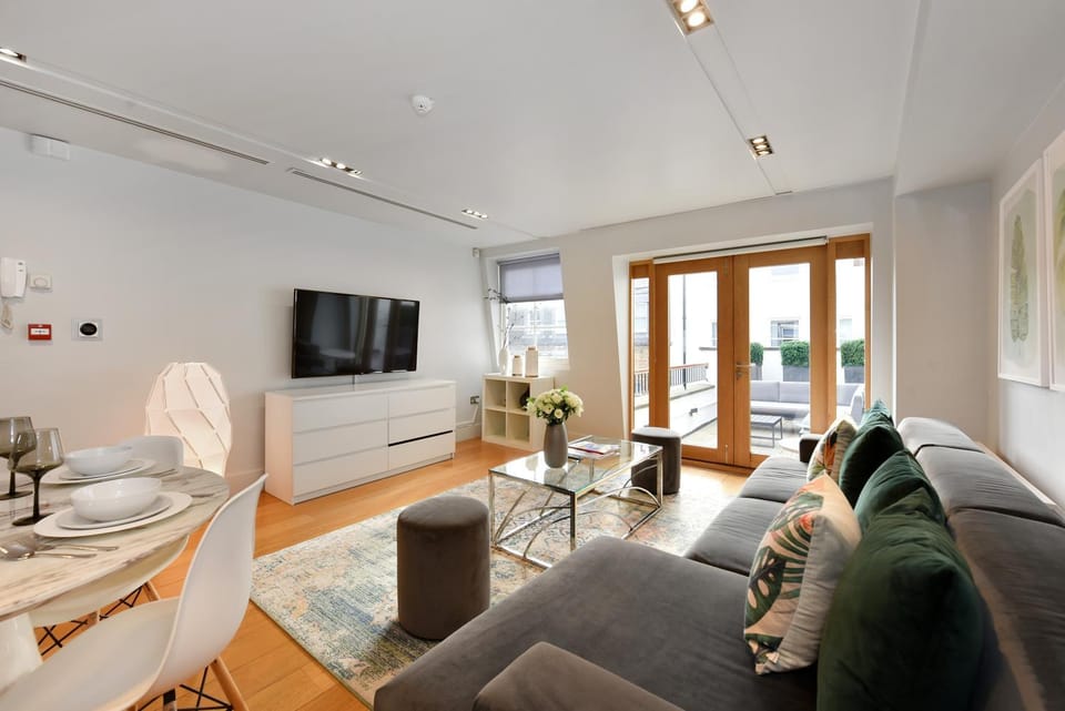 Communal lounge/ TV room, Living room