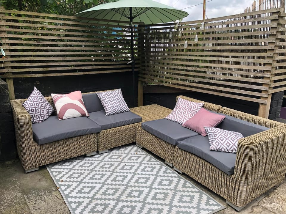 Pondside Cottage House in Carmarthen