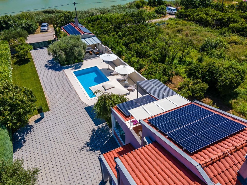 Day, Natural landscape, Bird's eye view, Pool view, sunbed