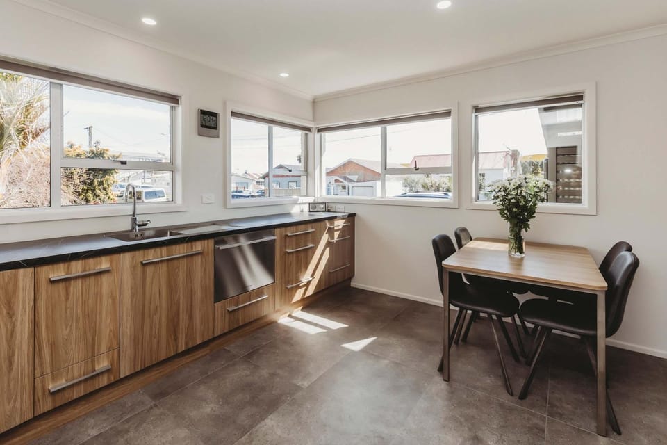 Love It On Lemon - modern townhouse near CBD House in New Plymouth