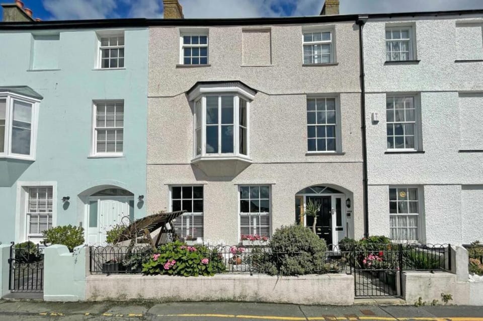 Property building, Day