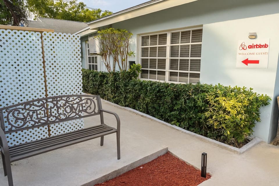 Island Retreat Studio #4 Apartment in Nassau