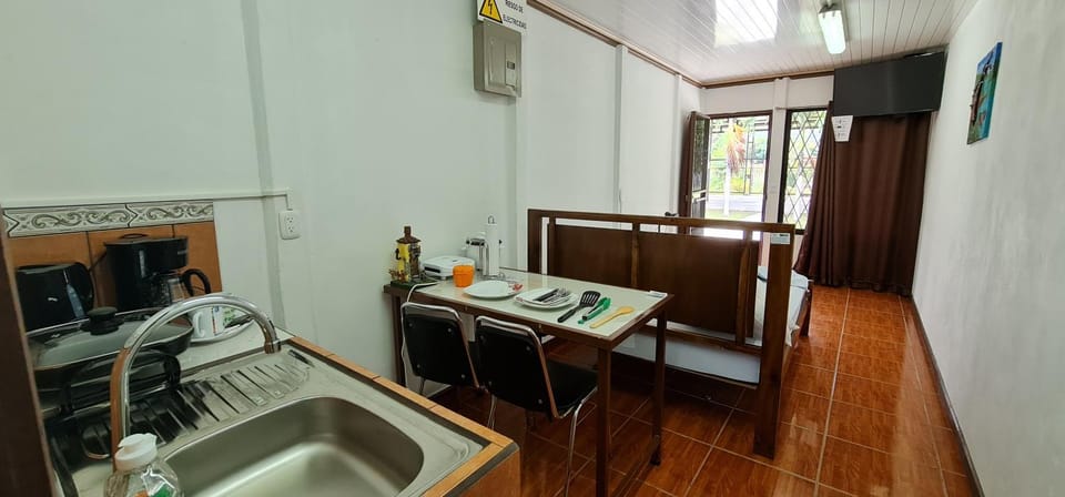 Sleep&Go! Cabinas en Siquirres Centro - Rafting tour - Tarifa corporativa Disponible Cabin in Cartago Province, Costa Rica