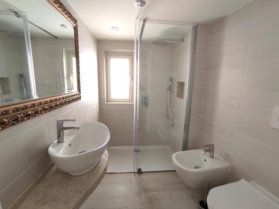 Shower, Bathroom, bidet
