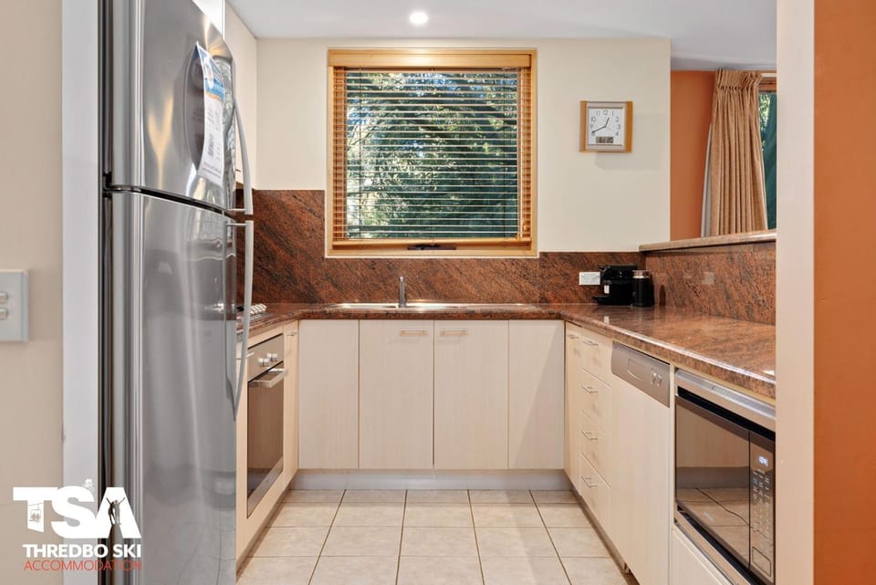 Kitchen or kitchenette, dishwasher