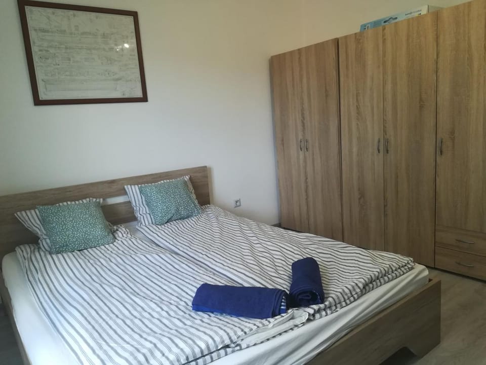 Kossuth téri - második emeleti - Nopara STUDIO apartman Apartment in Hungary