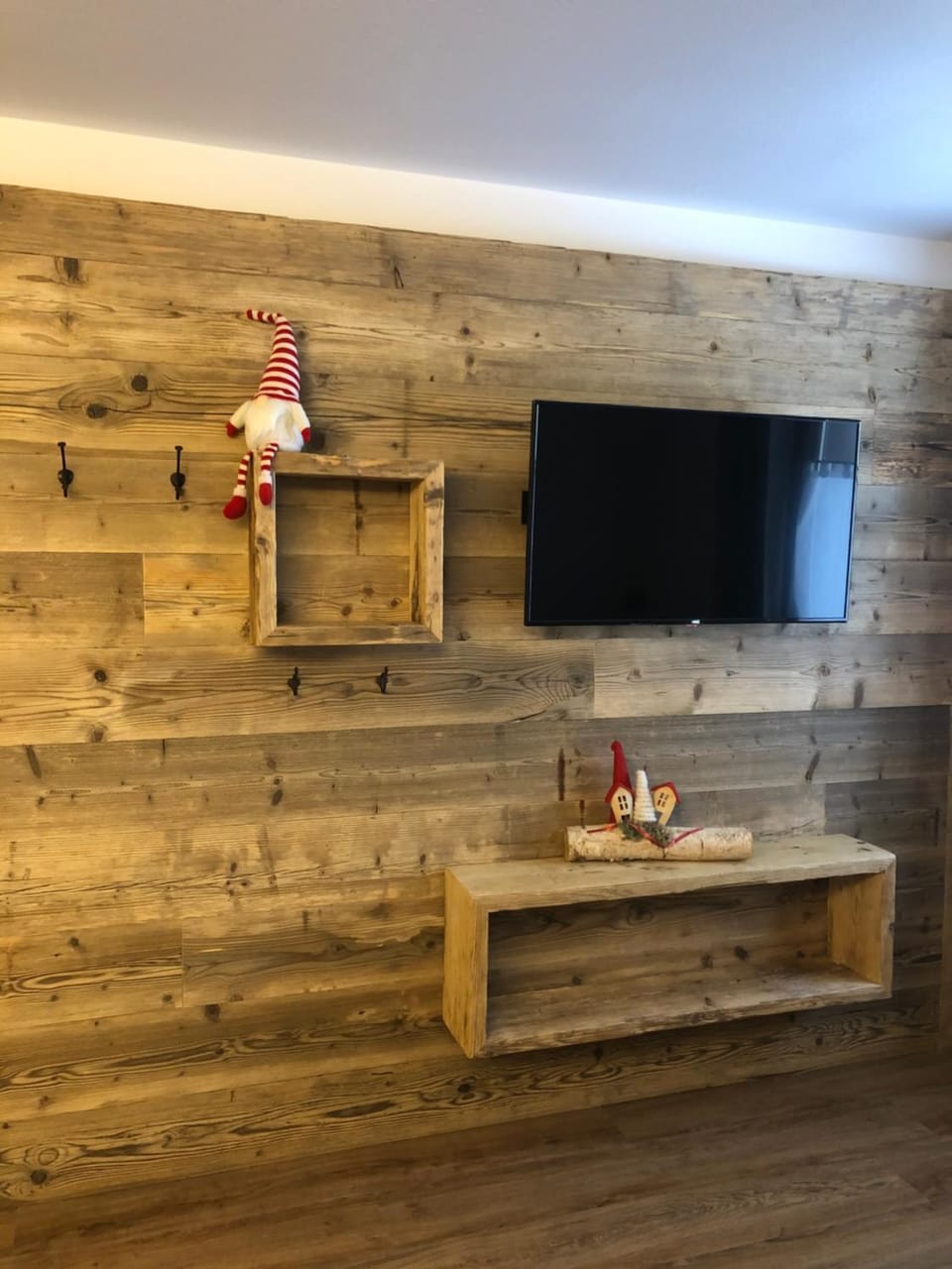 TV and multimedia, Decorative detail