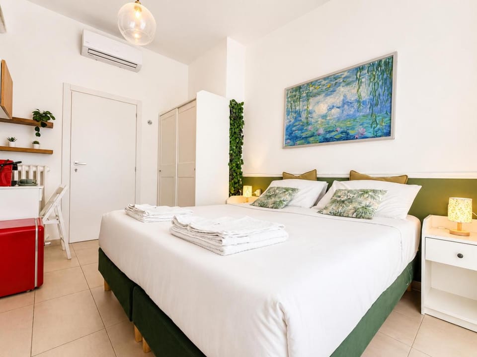 Bed, Photo of the whole room, Bedroom, towels, air conditioner