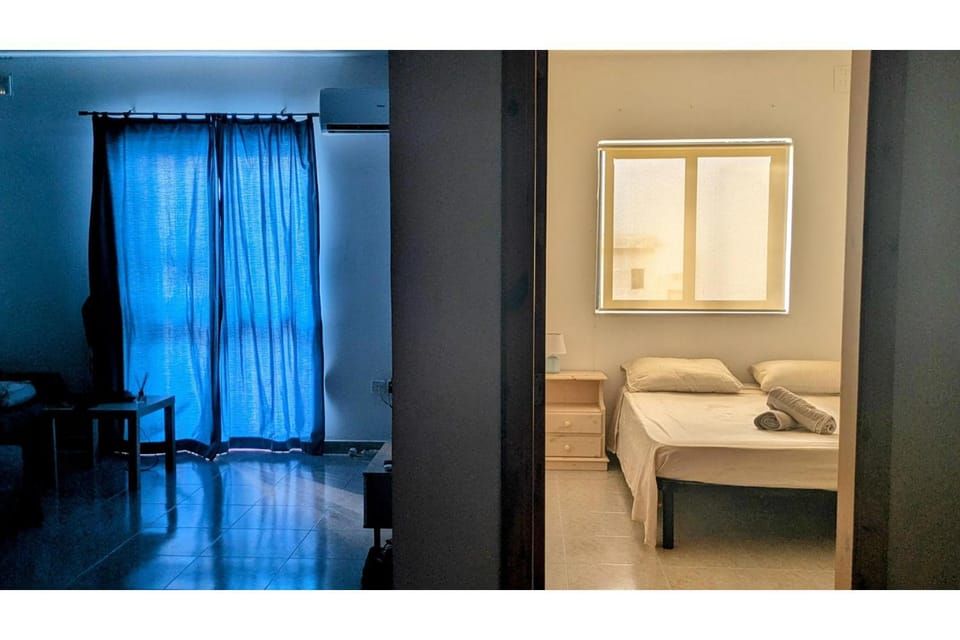 Photo of the whole room, Bedroom, towels