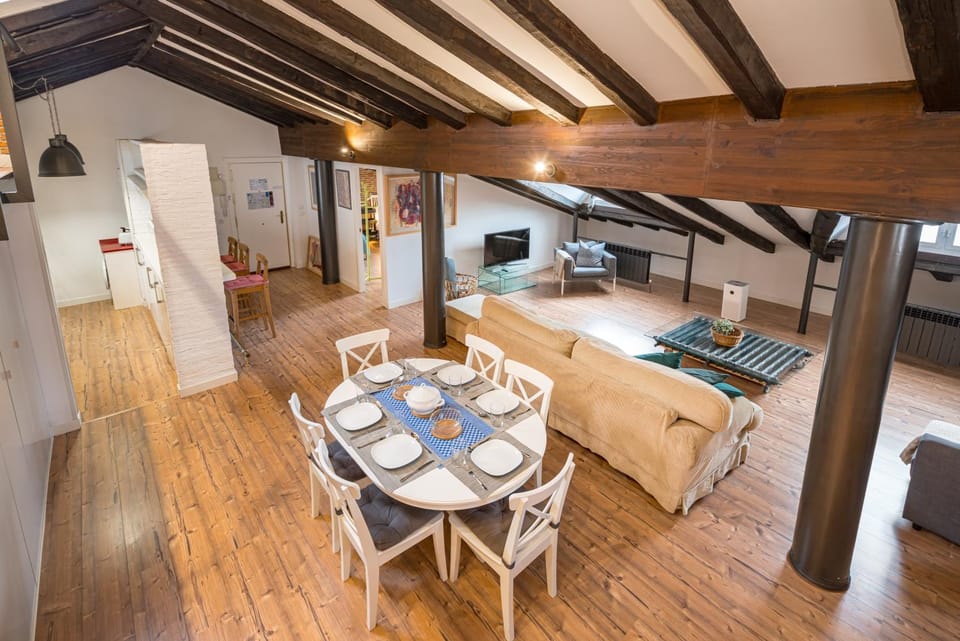 TV and multimedia, Kitchen or kitchenette, Living room, Photo of the whole room, Seating area, Dining area