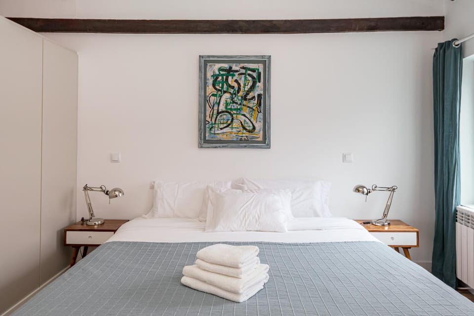 Bed, Photo of the whole room, Bedroom, towels