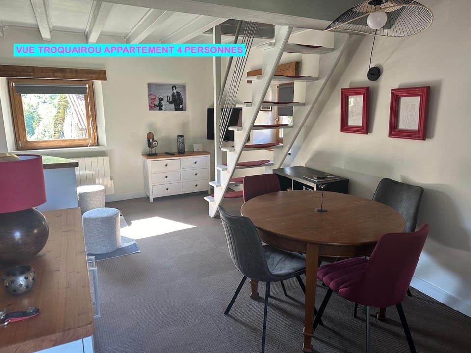 Living room, Meals