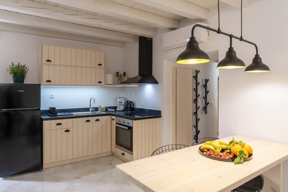 Dining area, kitchen