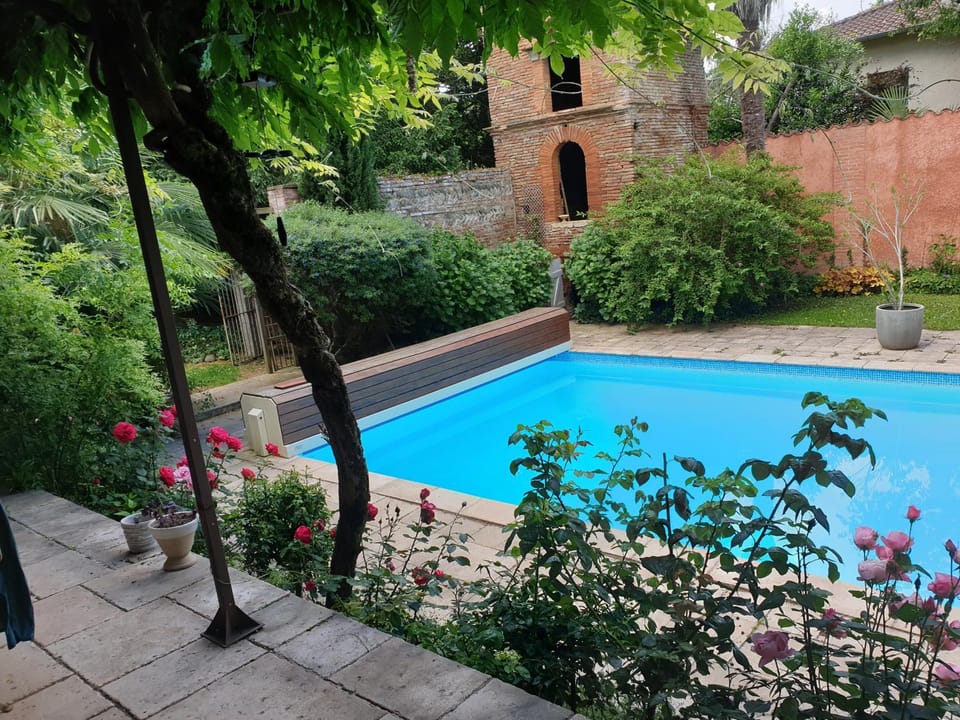Chambre de charme dans une propriété du 18ème Vacation rental in Occitanie