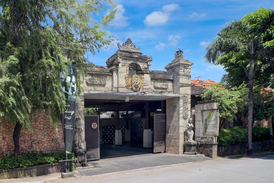 Facade/entrance