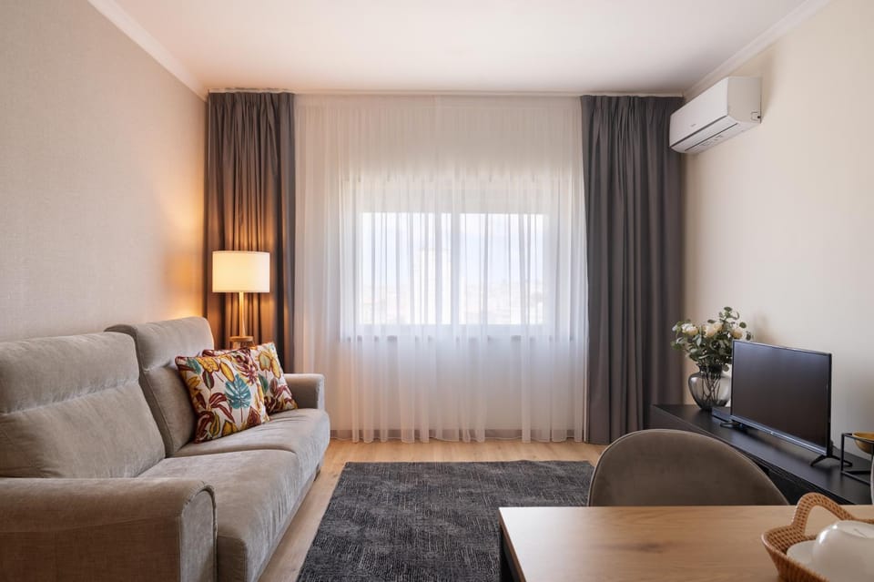 TV and multimedia, Living room, air conditioner