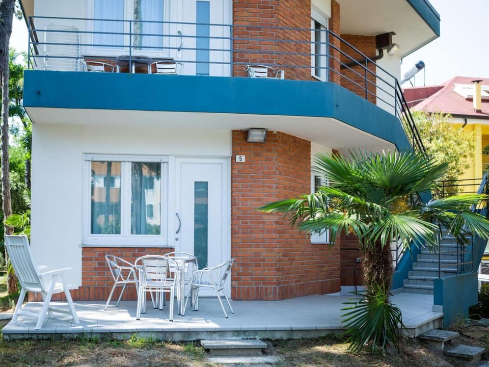 Property building, Facade/entrance, Balcony/Terrace
