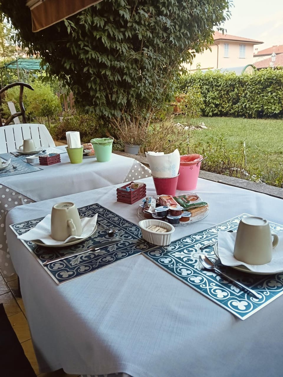 Garden, Breakfast
