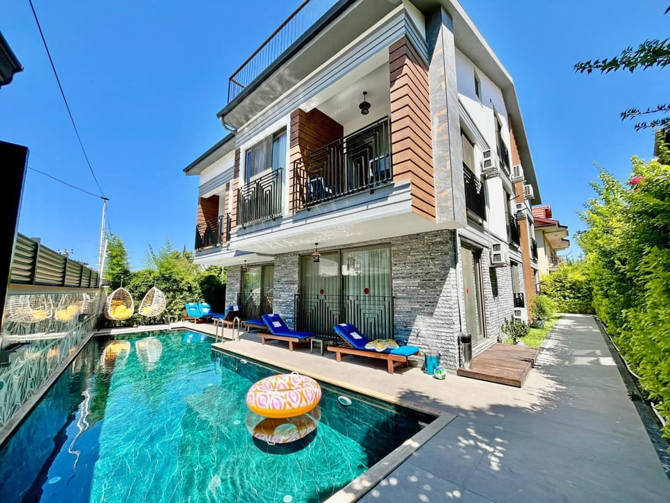 Property building, Swimming pool