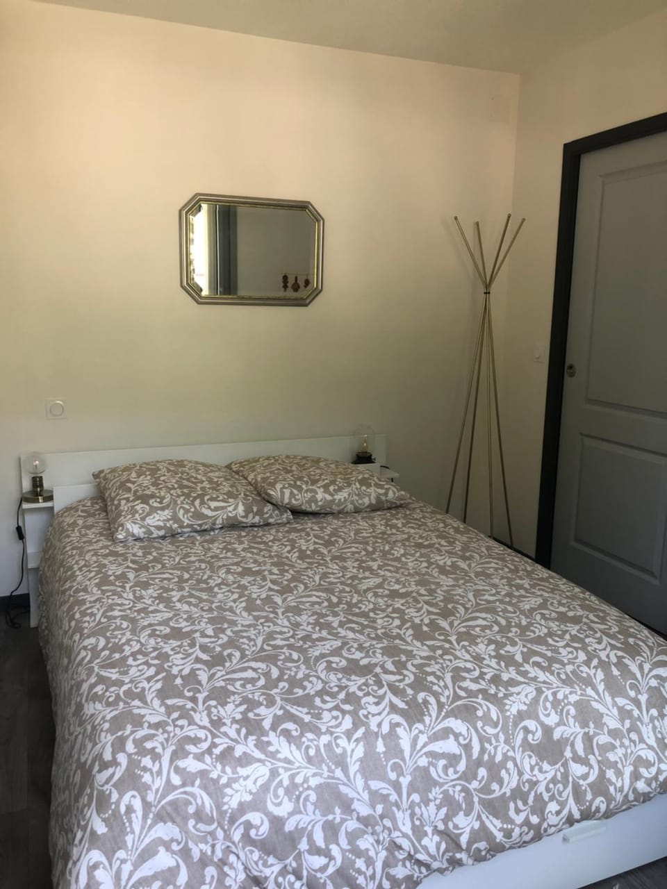Bed, Photo of the whole room