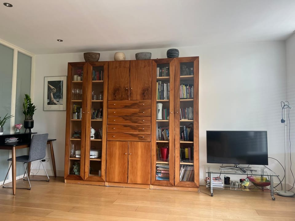 Communal lounge/ TV room, Library, TV and multimedia, Evening entertainment, wardrobe