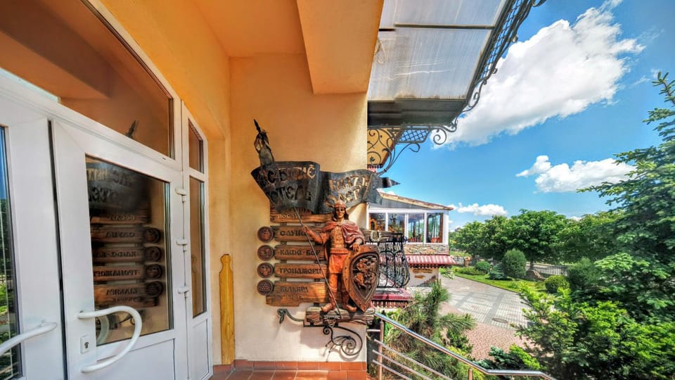 Facade/entrance