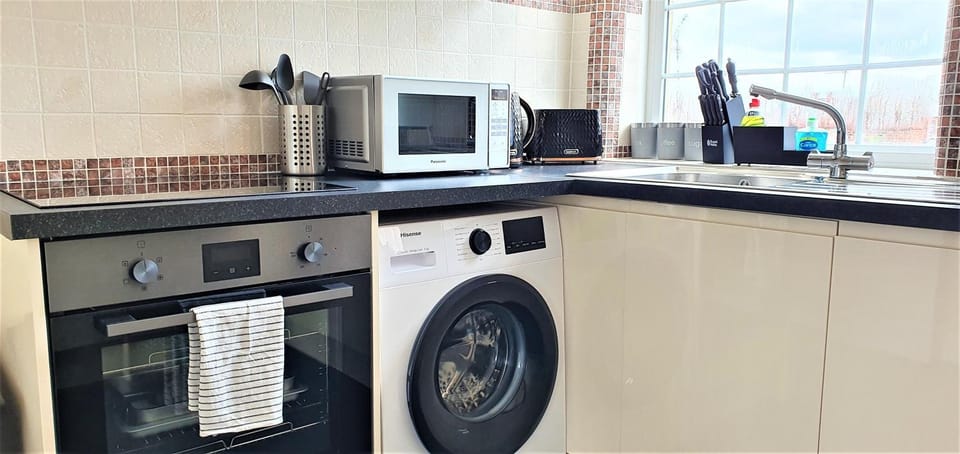 Kitchen or kitchenette, washing machine, kitchen