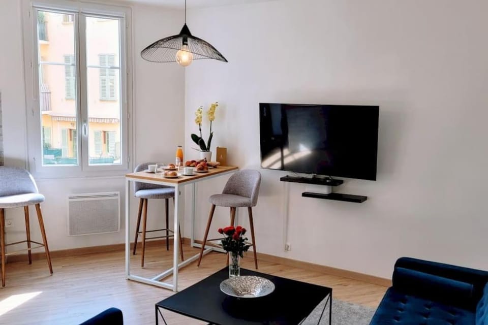 Communal lounge/ TV room, Living room, Dining area