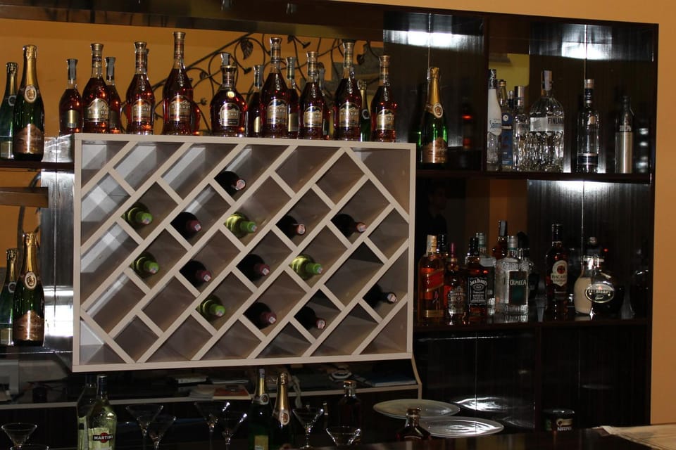 Lounge or bar, Drinks, Alcoholic drinks, Non alcoholic drinks