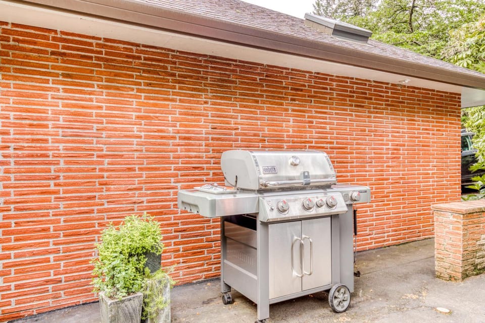 Lake Oswego Mid-Century House in Lake Oswego