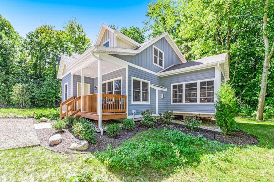 Friendly Farms House in Chikaming Township