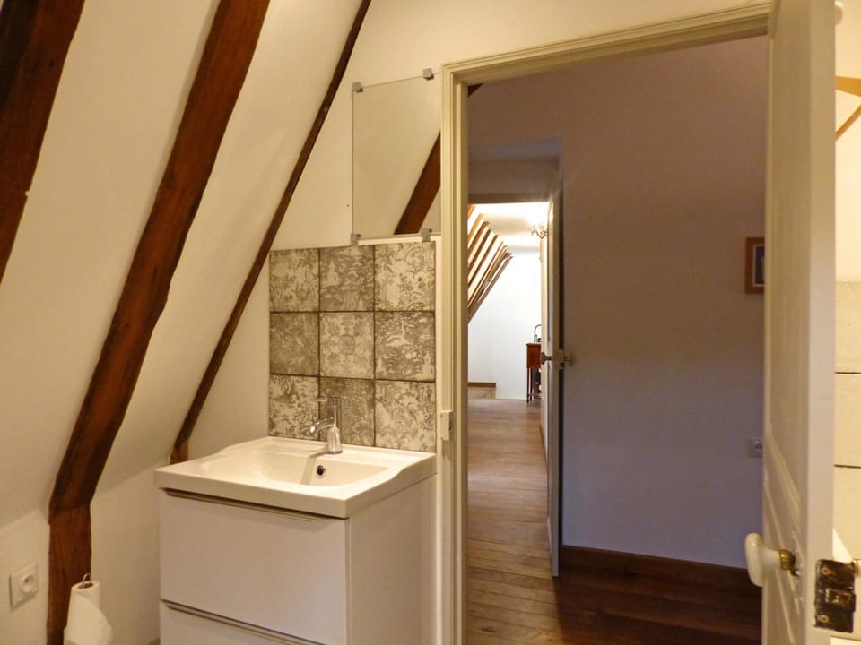 Ancien Collège restauré: Charme médiéval, linge fourni - FR-1-489-335 House in Auvergne-Rhône-Alpes