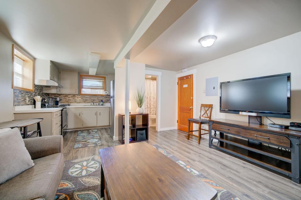 Charming and cozy downtown Bozeman 1 bedroom condo Walk to dinner and drinks Apartment in Bozeman