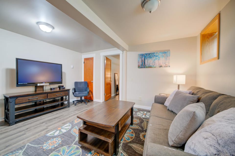 Charming and cozy downtown Bozeman 1 bedroom condo Walk to dinner and drinks Apartment in Bozeman