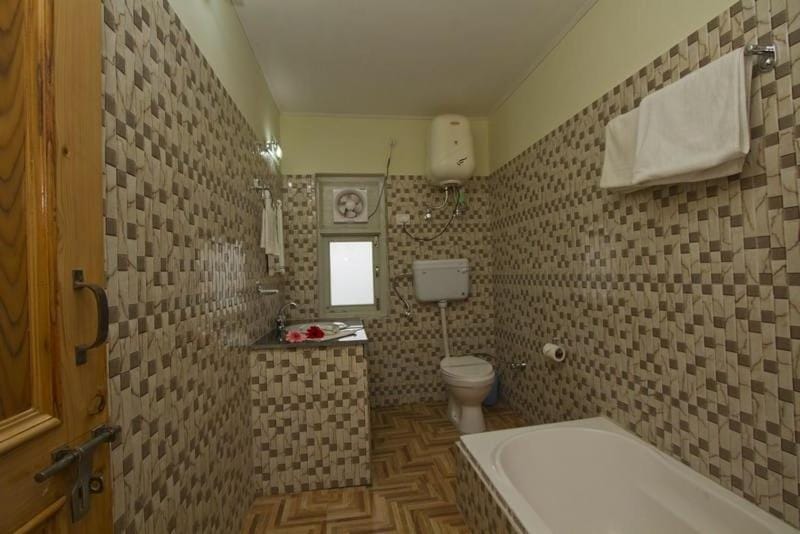Marina Group of Hotels Arjun kuttir cottage #Atithi Devo Bhava Best hotel in manali #Five-star feeling# Mall Road 3 km # Hotels Best Prices Guaranteed with Deals#Free Parking Hostel in Manali