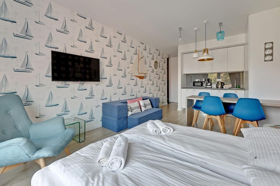 Bed, TV and multimedia, Kitchen or kitchenette, Photo of the whole room, Dining area, Bedroom, Area and facilities