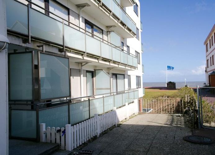 Luettje Wooge Ferienwohnung in Strandnaehe mit Suedbalkon Apartment in Friesland