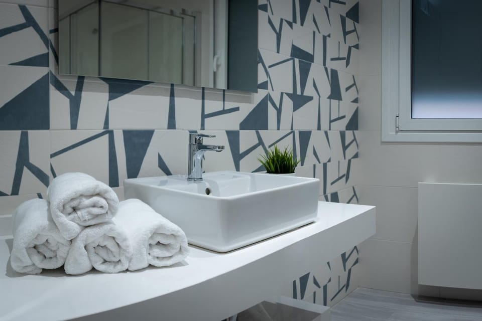 Bathroom, towels