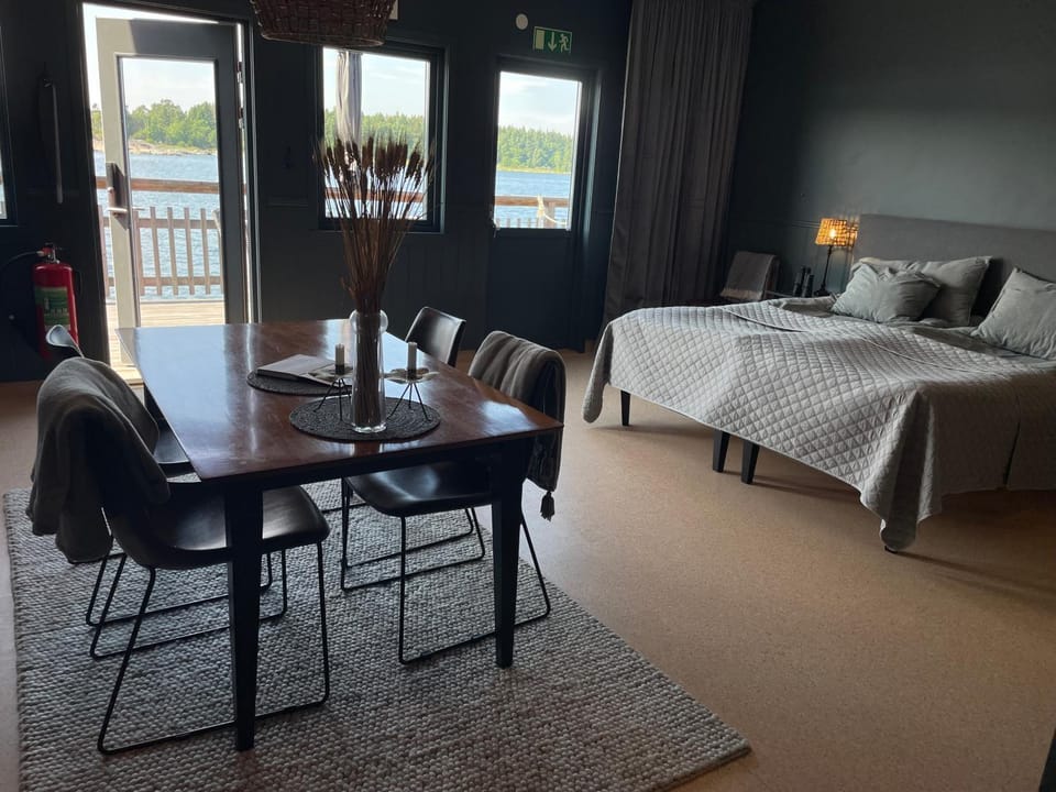 View (from property/room), Balcony/Terrace, Photo of the whole room, Dining area, Bedroom