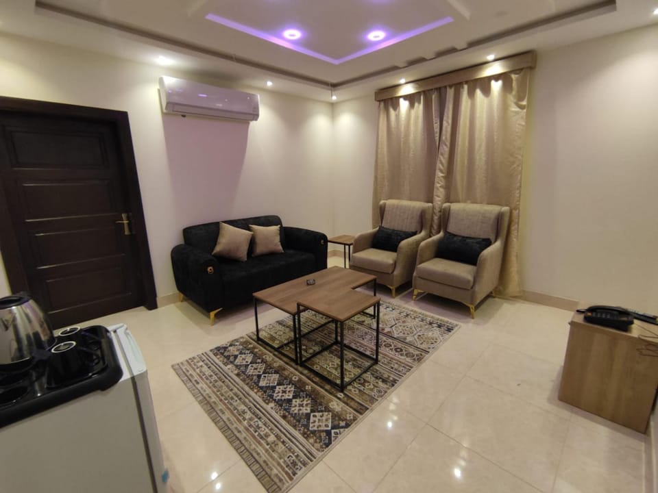 Kitchen or kitchenette, Living room, Seating area, air conditioner