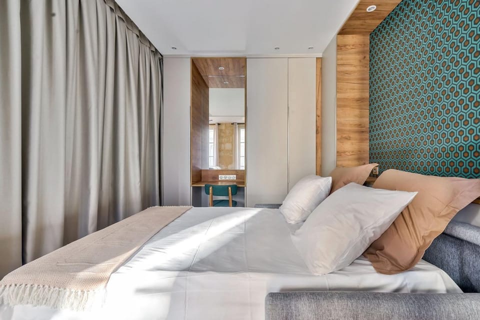 Bed, Living room