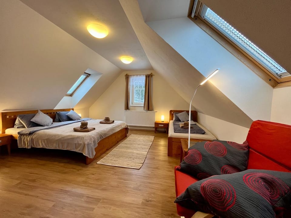 Photo of the whole room, Bedroom