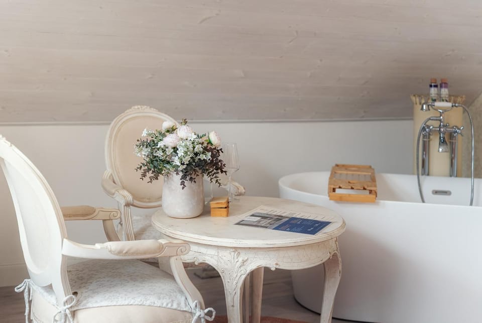Seating area, Bath