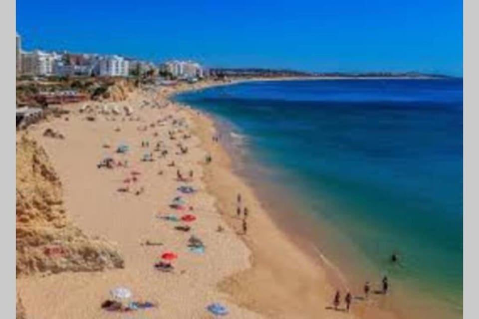 Cozy ap renovado 1ª linha de Praia - Armação Pêra Apartment in Porches