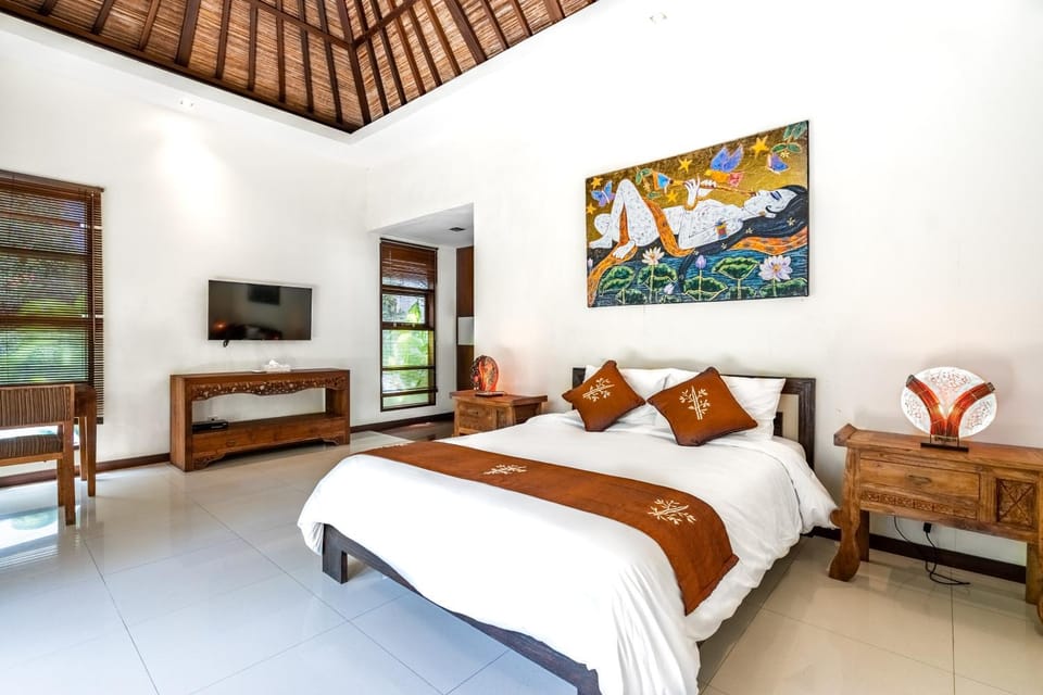 Bed, TV and multimedia, Bedroom