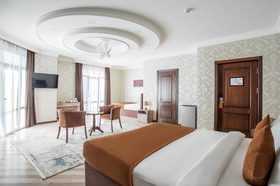 Bed, TV and multimedia, Photo of the whole room