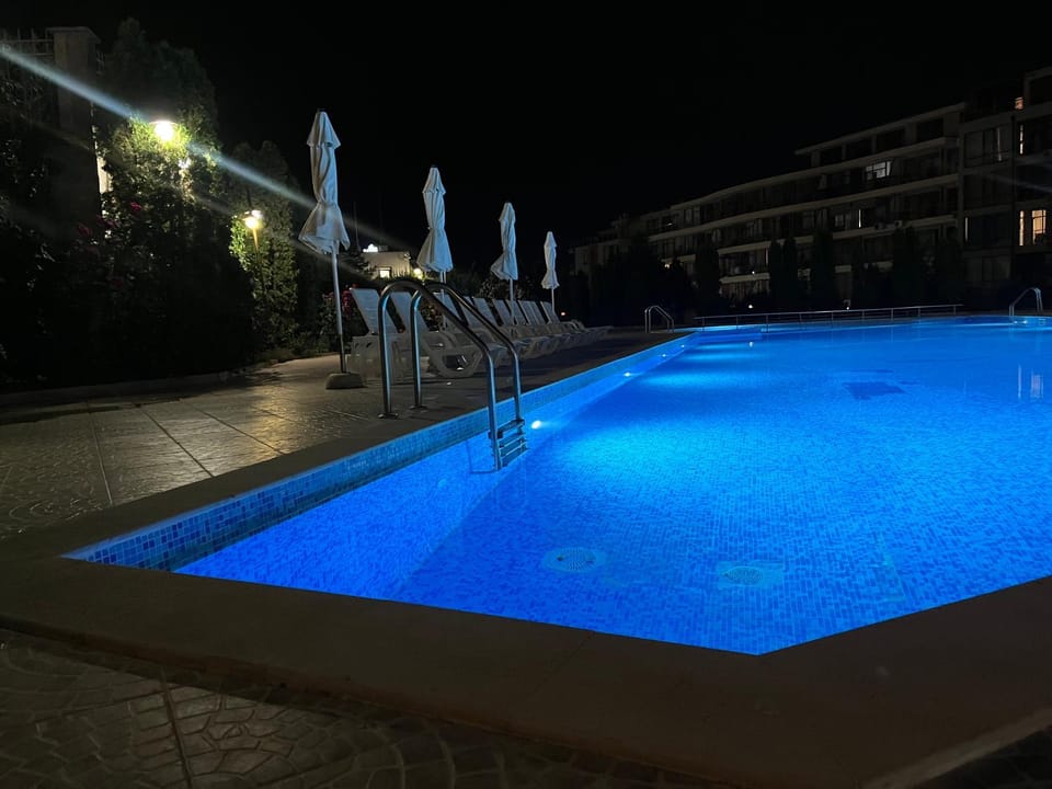 Night, Pool view, Swimming pool, sunbed