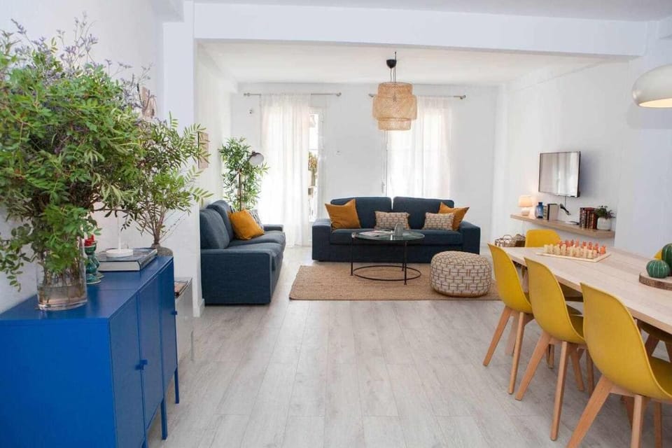 Living room, Seating area, Dining area